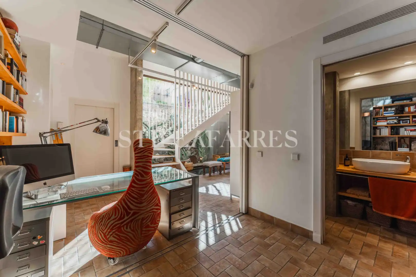 Vista exterior de Casa adosada en venta en Barcelona con Aire acondicionado, Calefacción y Jardín privado