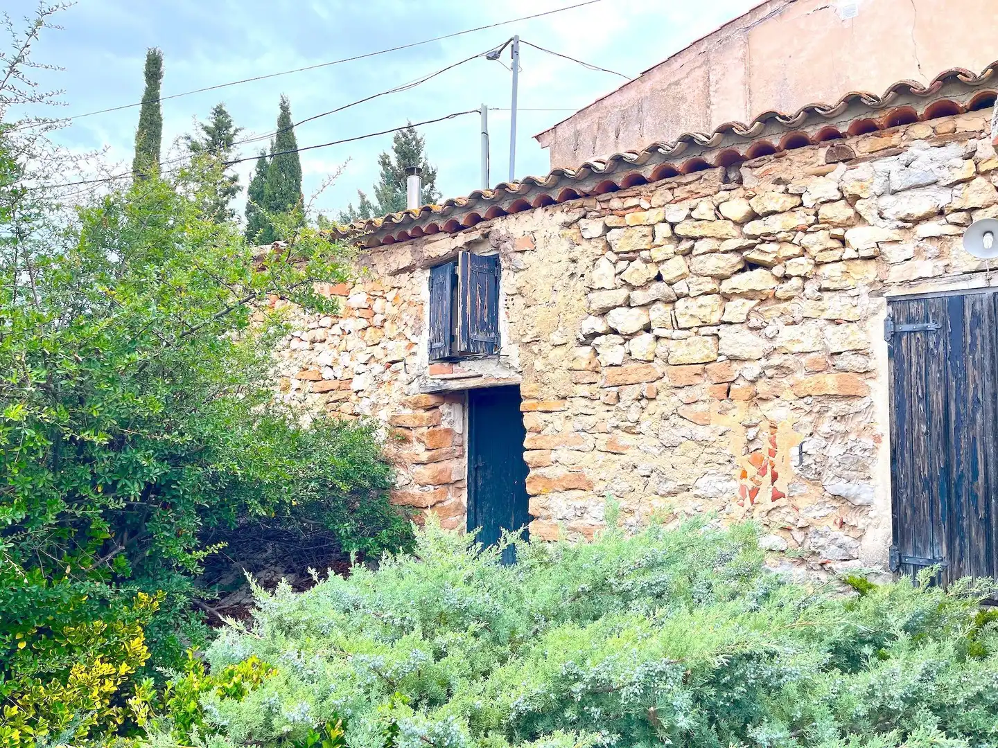 Vista exterior de Finca rústica en venda en Bea amb Calefacció, Terrassa i Moblat