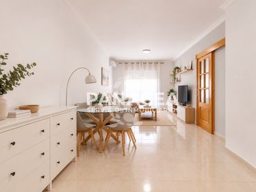 Wohnung mit Balkon zum Verkauf in Roquetas de Mar ciudad