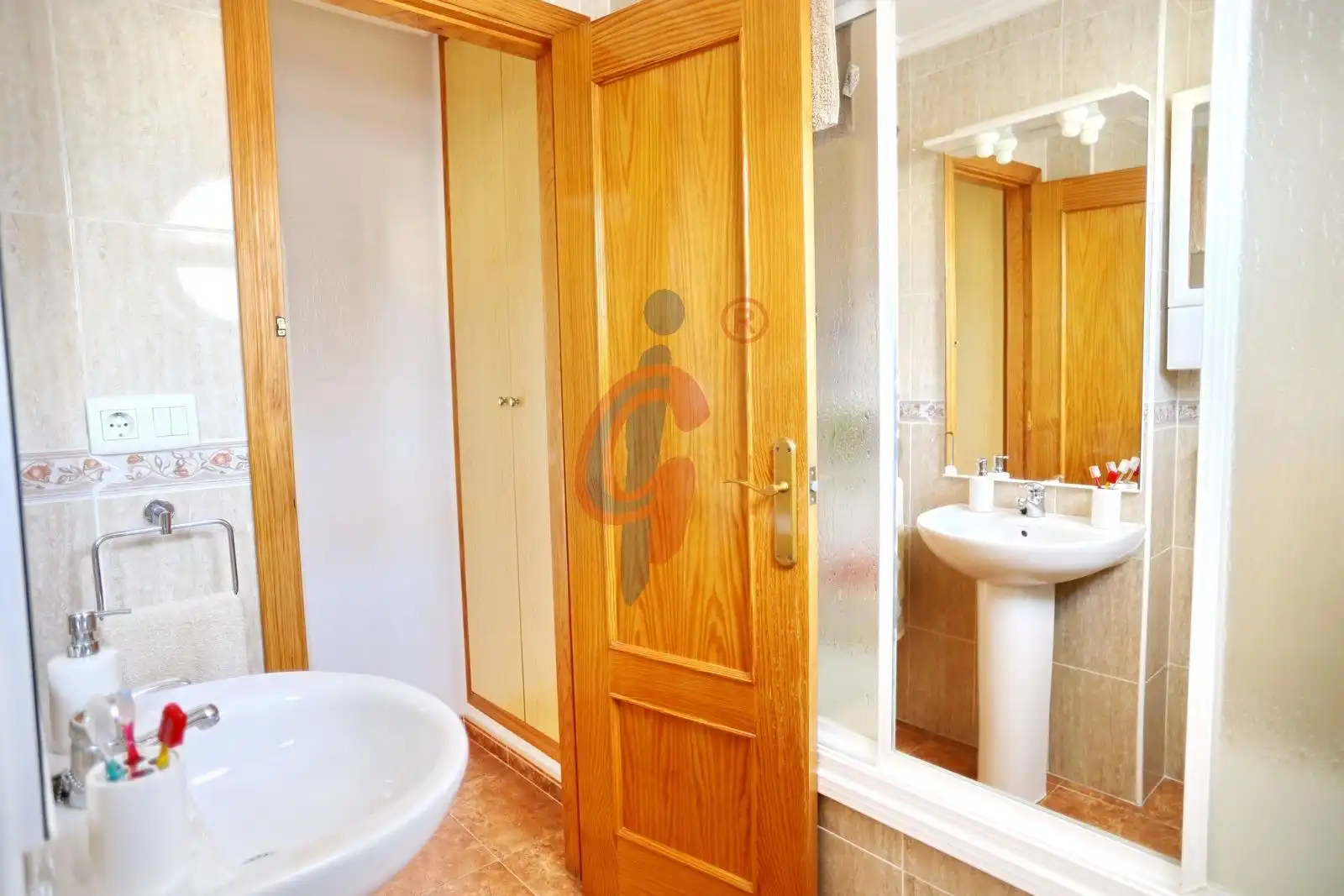 Baño de Apartamento en venta en Guardamar del Segura con Terraza y Amueblado
