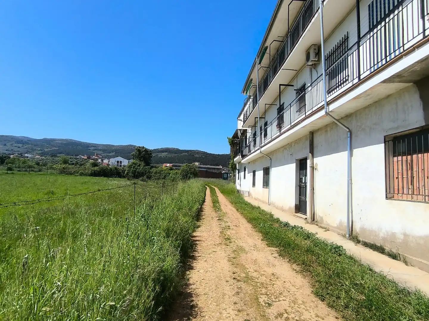 Vista exterior de Piso en venta en Valdecaballeros con Terraza