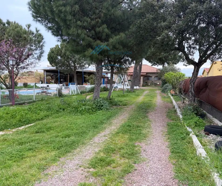 Casa rústica amb piscina en venda a Navalmoral de la Mata, imagen 3