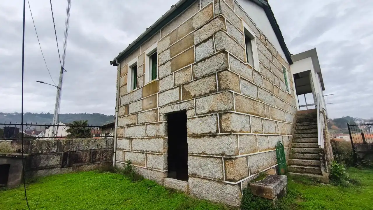Casa rústica con jardín en venta en Barbadás, imagen 2