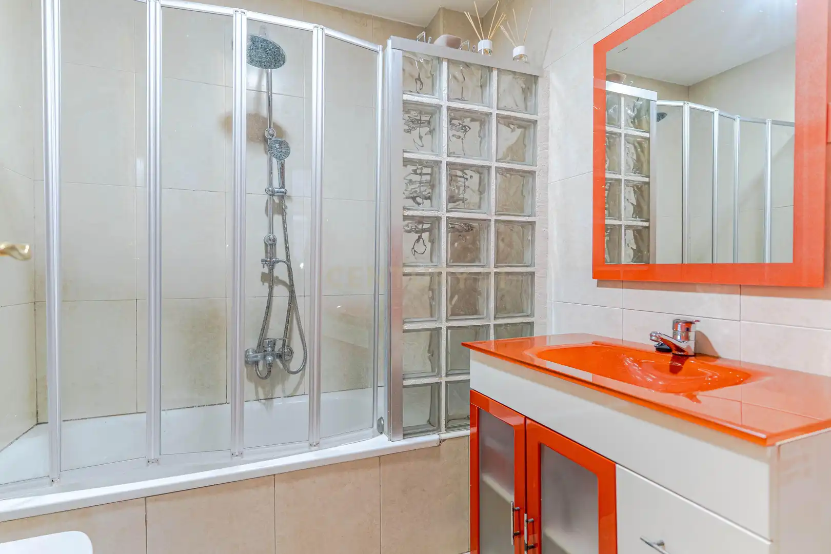 Baño de Piso en venta en Pulianas con Aire acondicionado, Trastero y Lavadora