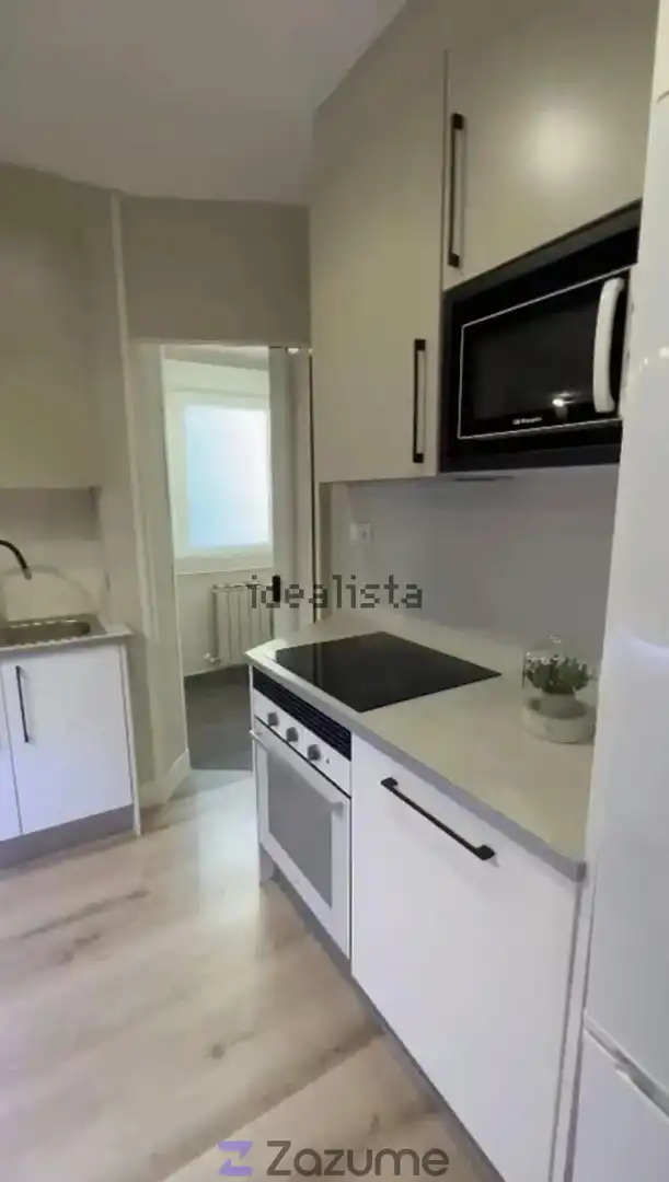 Flat for rent in Av. de Oporto, Opañel