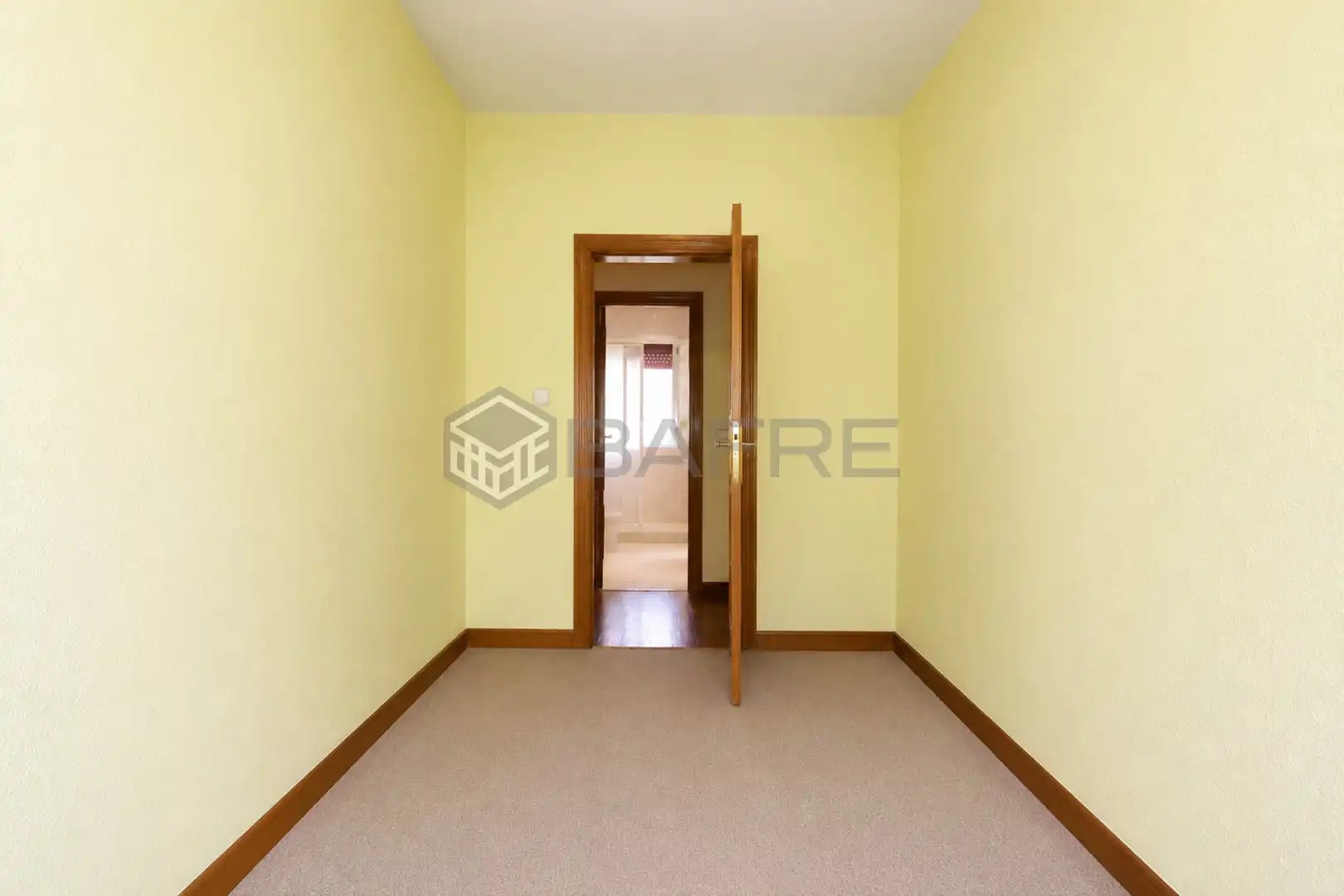 Flat for sale in Madrid  with Air Conditioner, Heating and Private garden