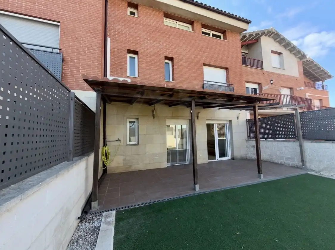 Casa aparellada en venda a Balaguer, imagen 3