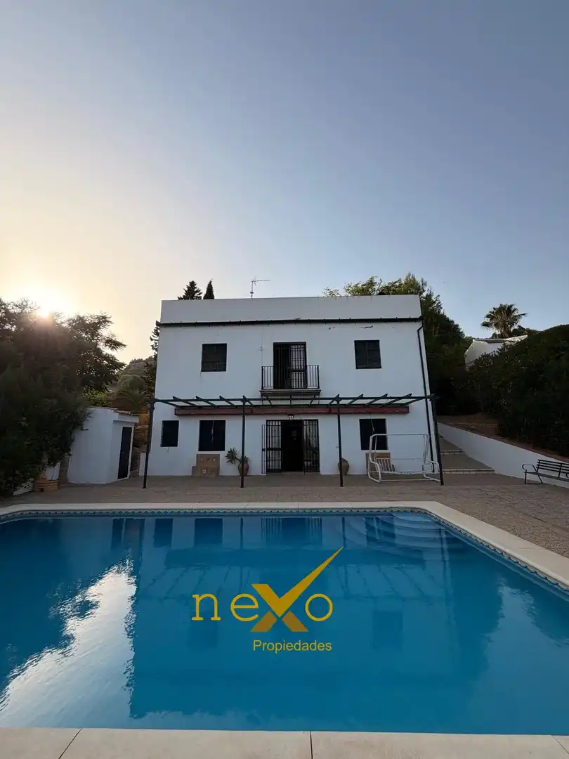 Chalet con terraza en venta en Carmona, imagen 2