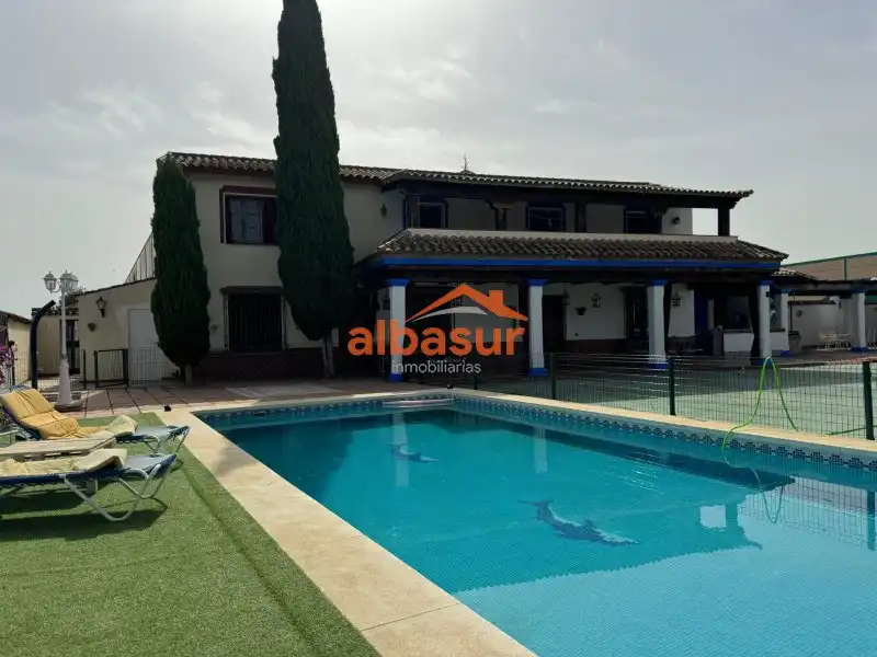 Villa con piscina in vendita a Periurbano Oeste - Sierra
