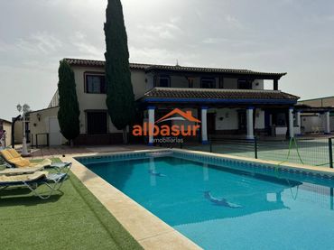 Villa con piscina in vendita a Periurbano Oeste - Sierra