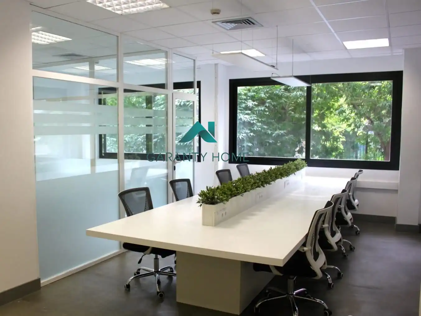 Office space with lift to rent in Casco Antiguo