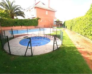 Swimming pool of House or chalet for sale in Villaviciosa de Odón  with Air Conditioner, Heating and Terrace
