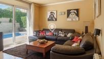 Living room of House or chalet for sale in Vilanova i la Geltrú  with Air Conditioner and Swimming Pool