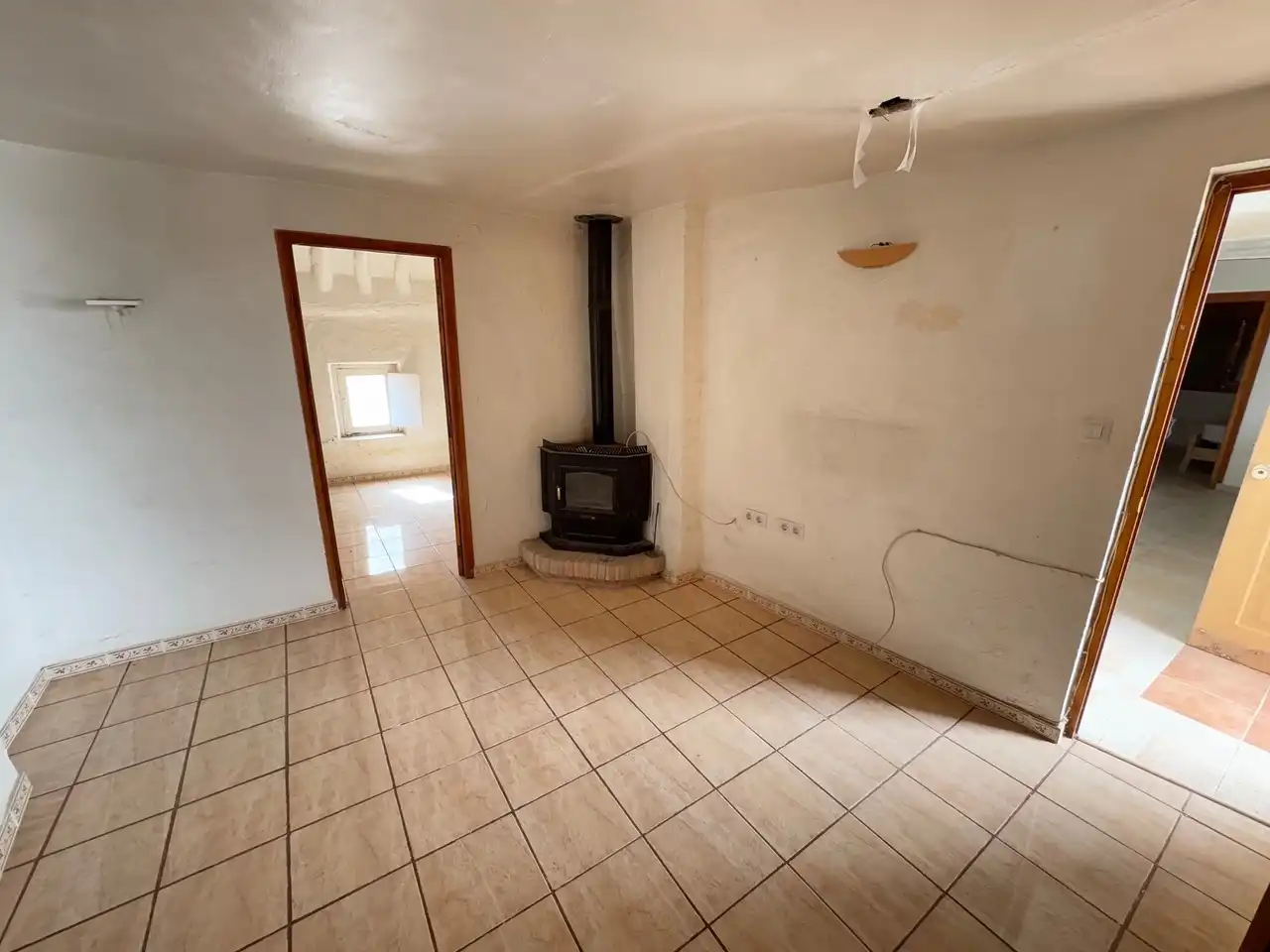 Country homes for sale in Serón