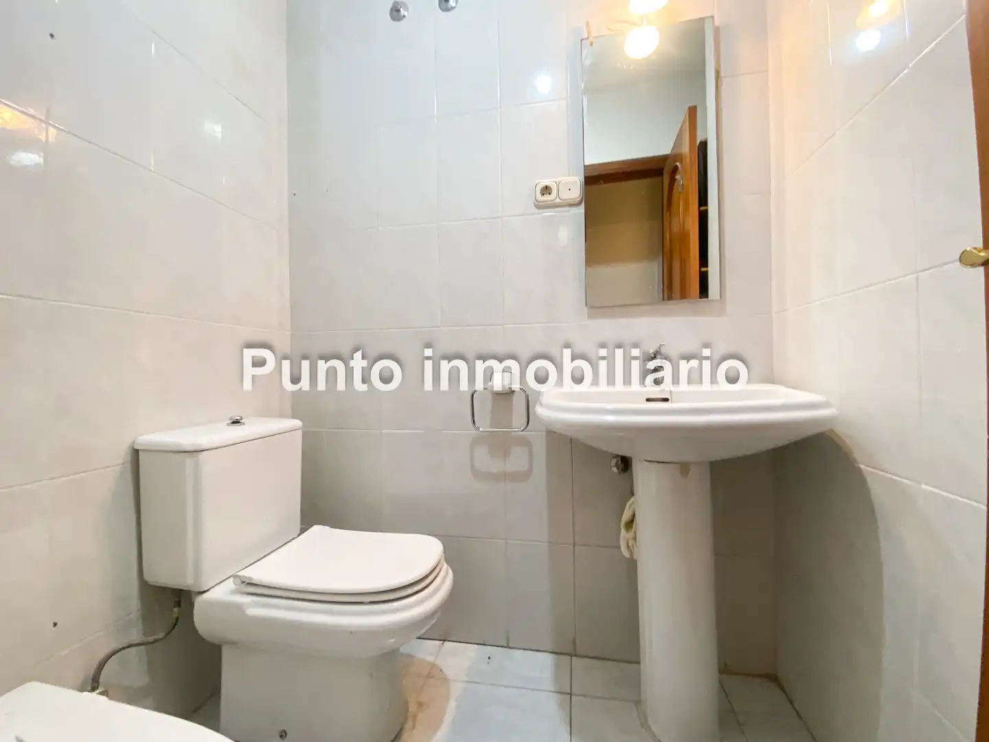 Bathroom of Flat for sale in Valladolid  with Heating, Parquet flooring and Terrace