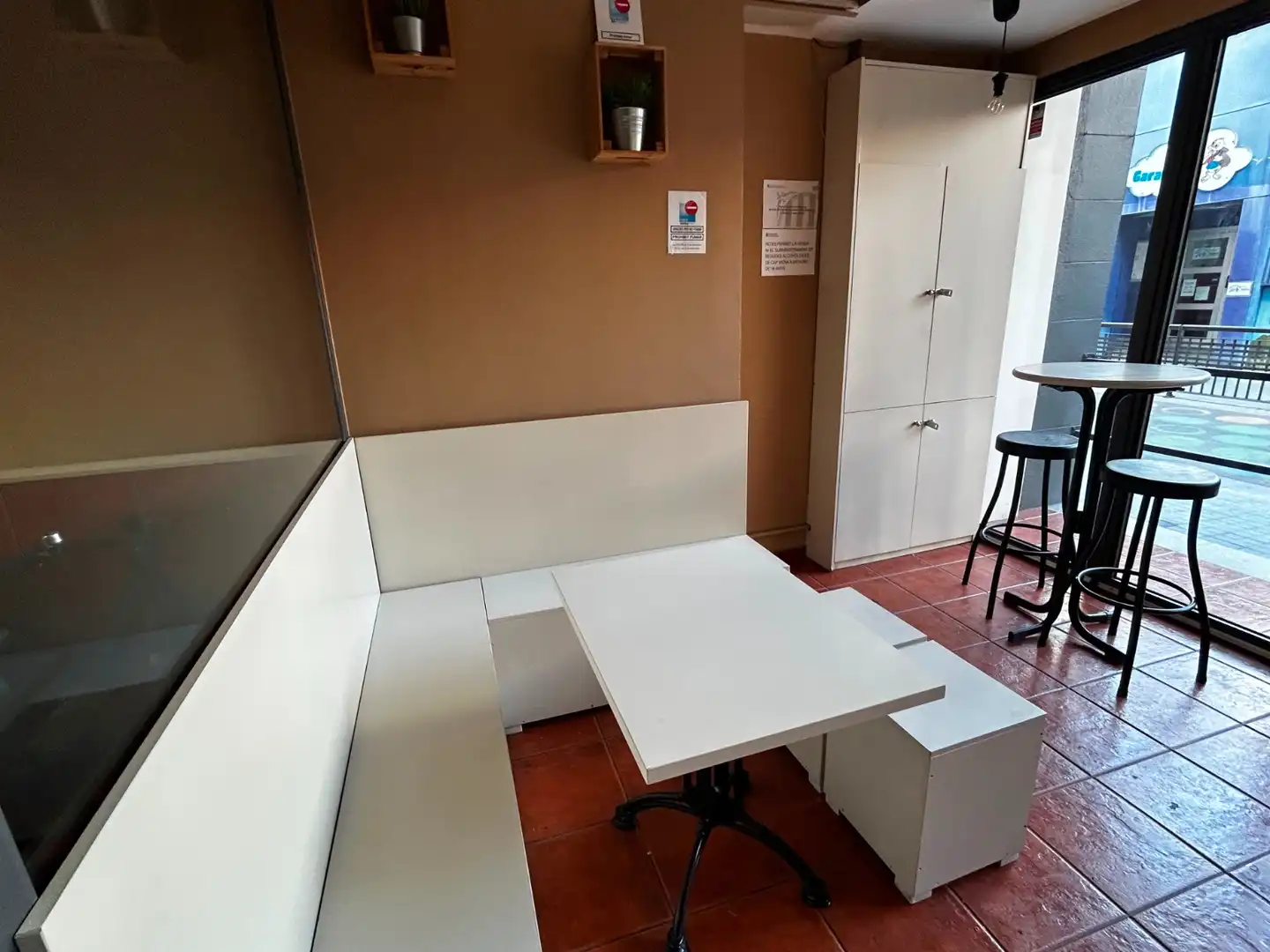 Local en traspaso en L'Hospitalet de Llobregat con Amueblado
