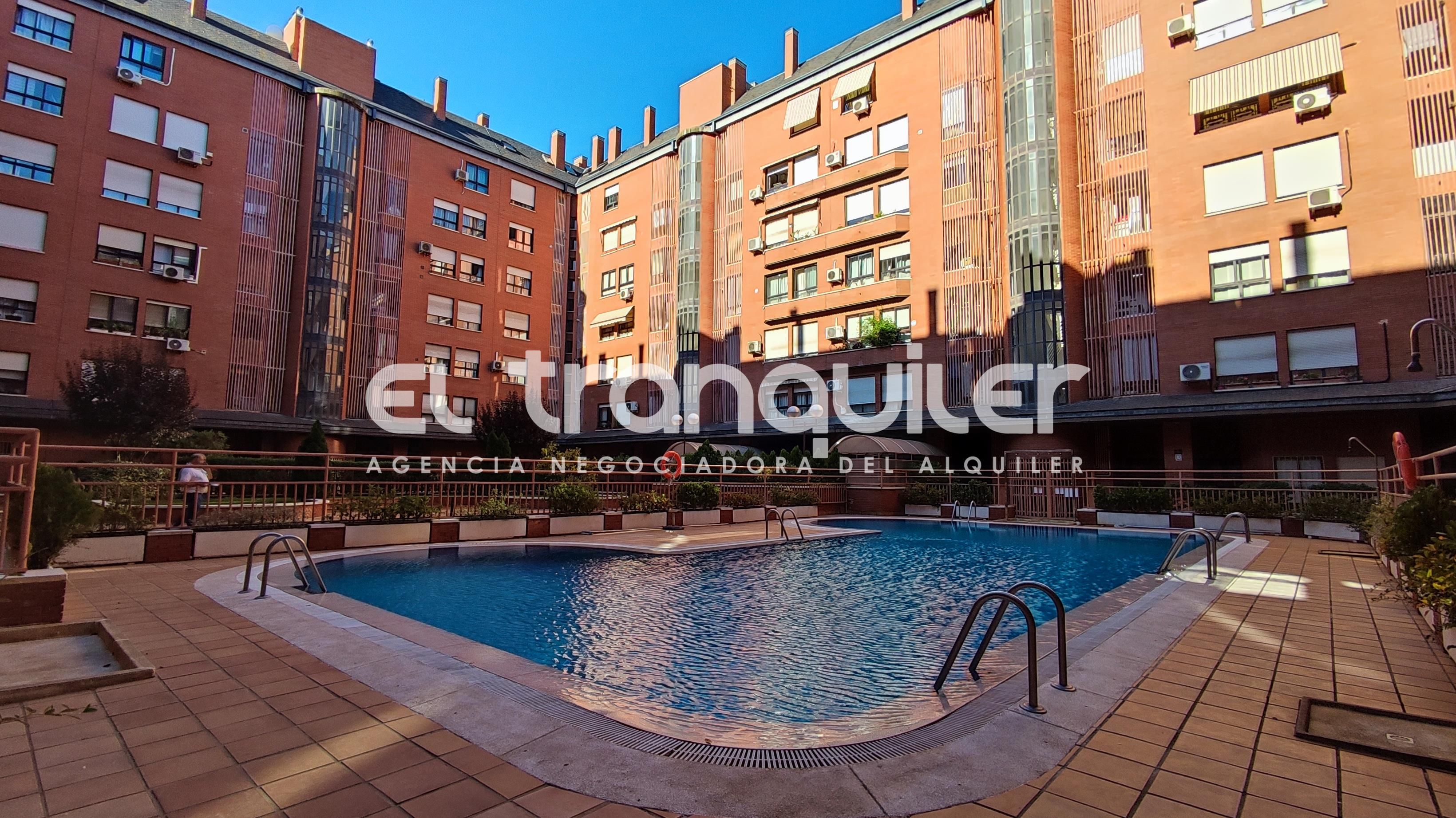 Vista exterior de Piso de alquiler en  Madrid Capital con Aire acondicionado, Parquet y Terraza