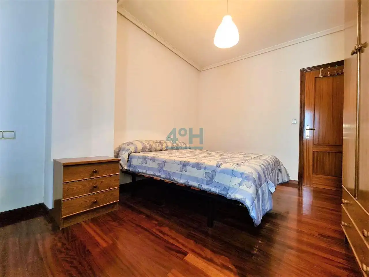 Bedroom of Apartments for rent in Ourense Capital   with Heating, Storage room and Furnished