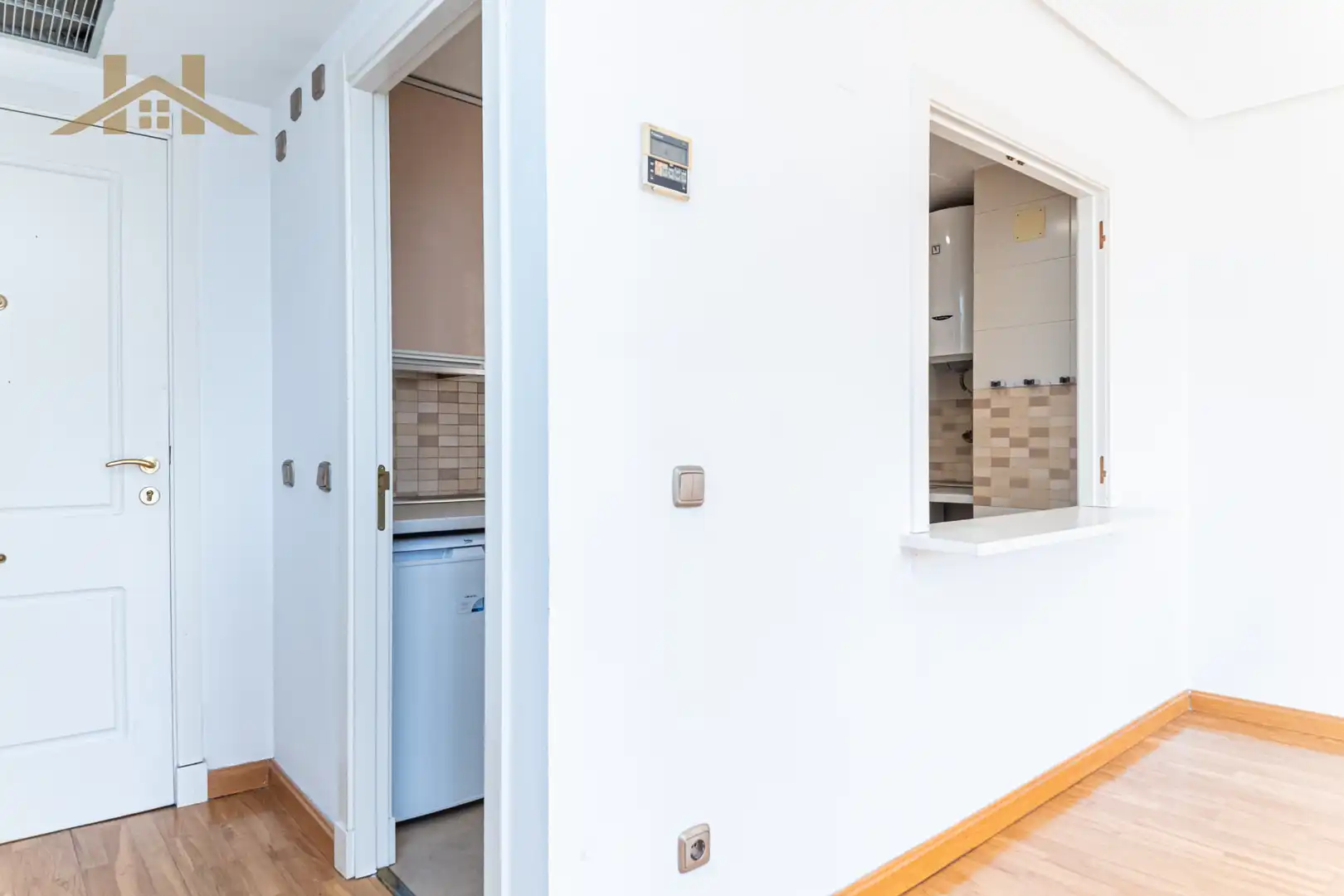 Kitchen of Flat for sale in Madrid  with Air Conditioner, Private garden and Storage room
