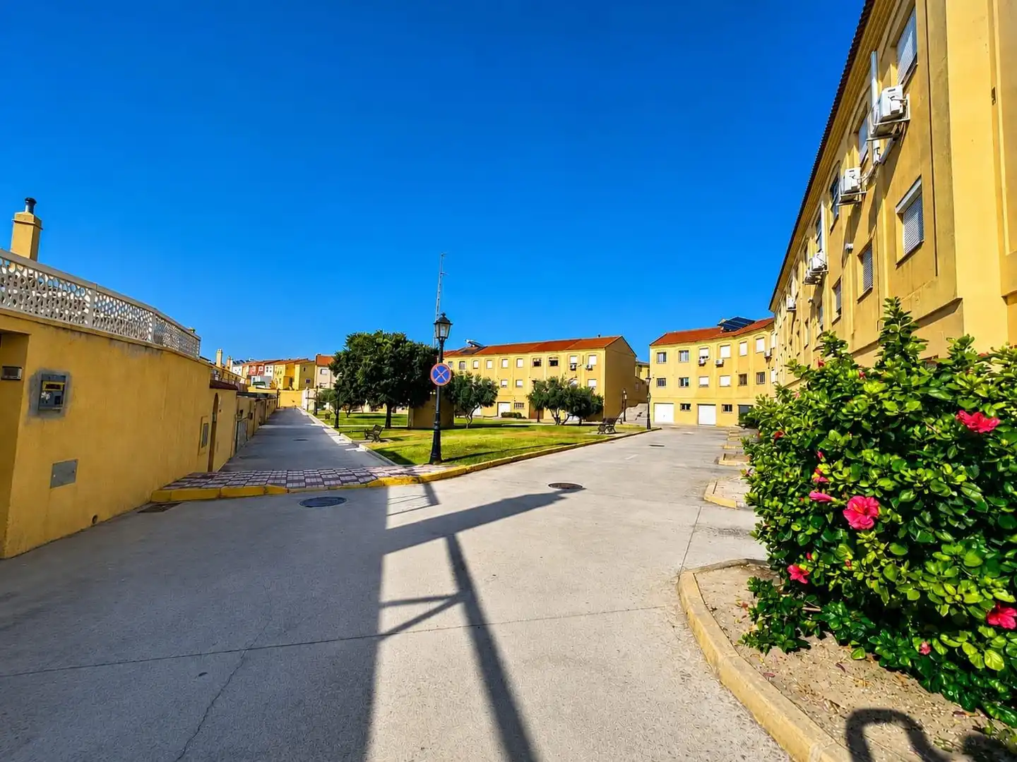 Vista exterior de Casa adosada en venta en Los Barrios