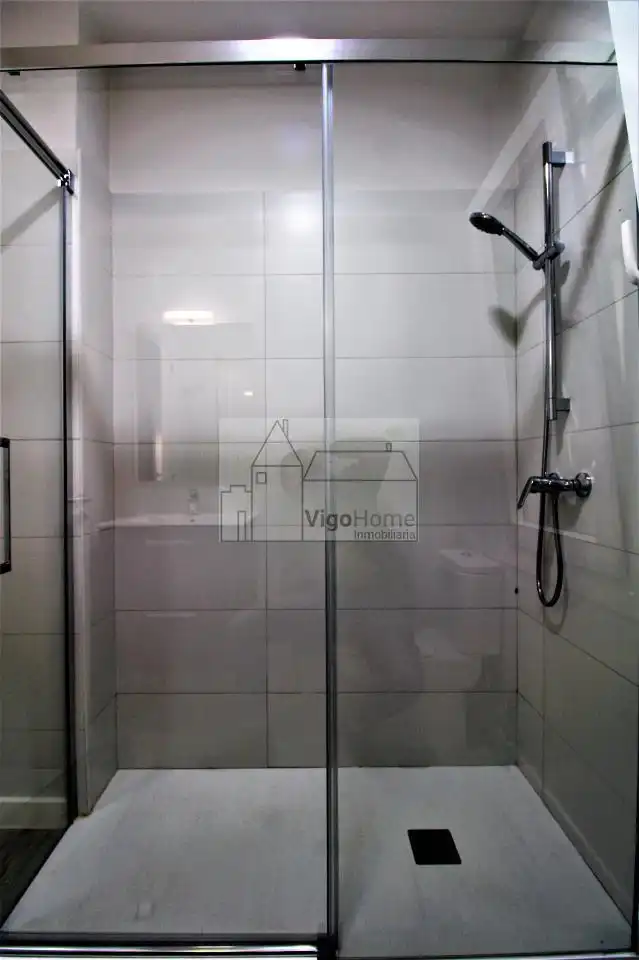 Badezimmer von Wohnung zur Miete in Vigo  mit Heizung, Terrasse und Möbliert