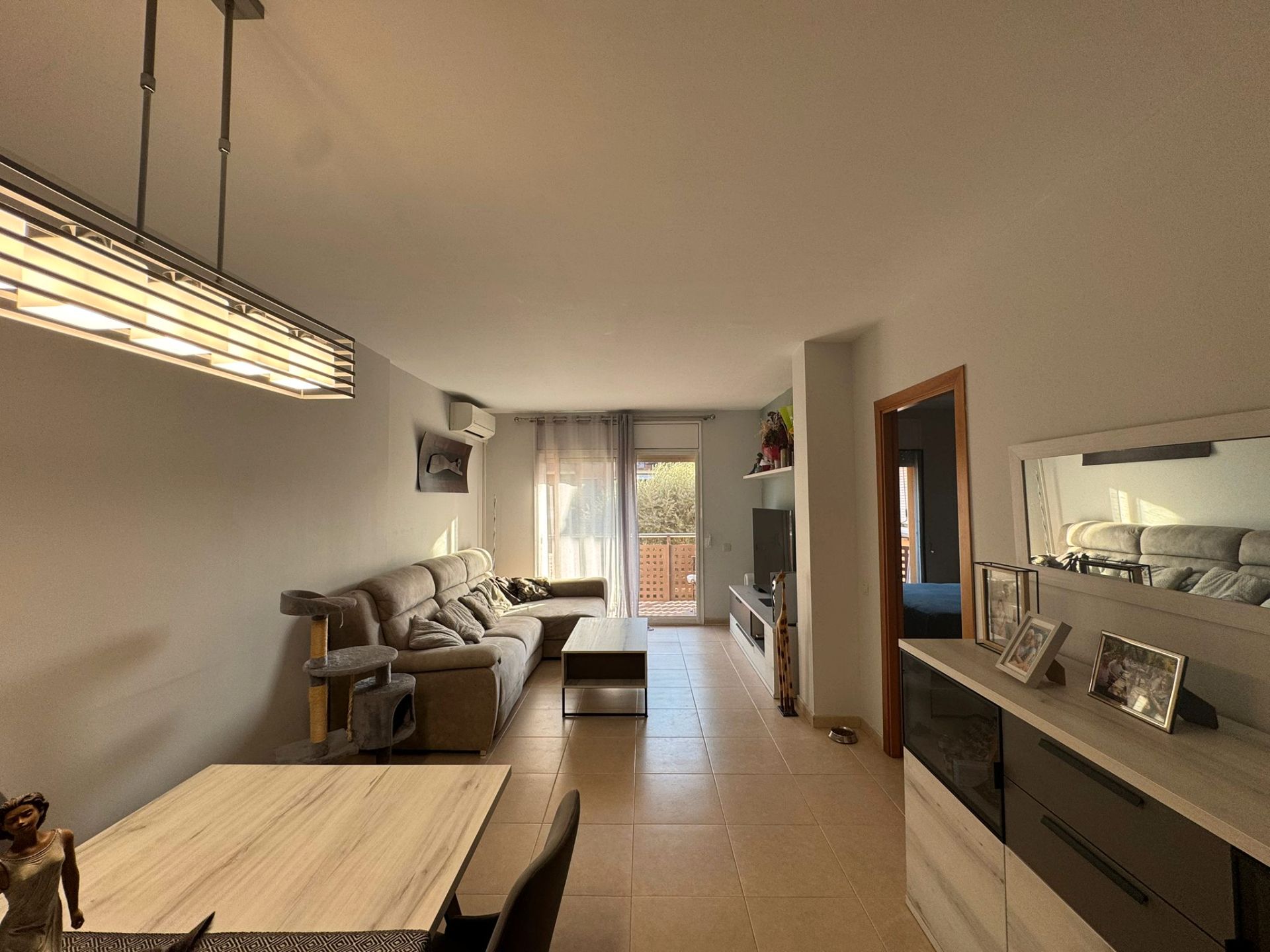 Living room of Flat for sale in Sant Cugat del Vallès  with Air Conditioner, Heating and Storage room