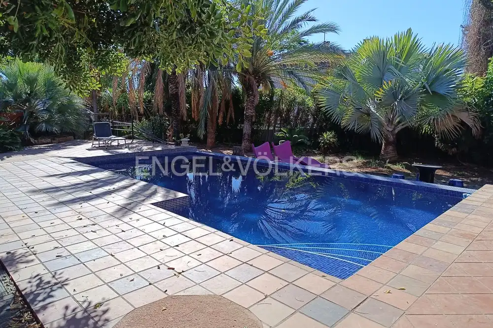 Piscina de Casa o xalet en venda en Castellón de la Plana / Castelló de la Plana amb Aire condicionat, Calefacció i Jardí privat
