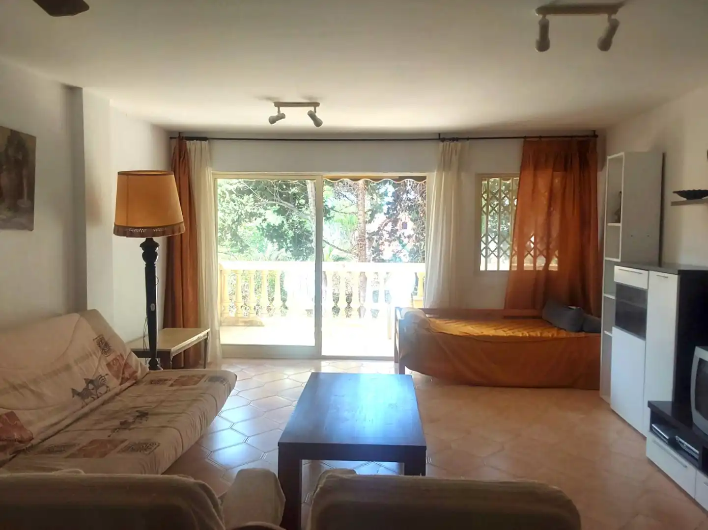 Sala d'estar de Pis en venda en El Campello amb Jardí privat, Terrassa i Piscina