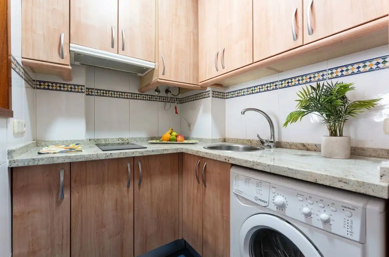 Cocina de Apartamento de alquiler en Torremolinos con Aire acondicionado, Terraza y Amueblado