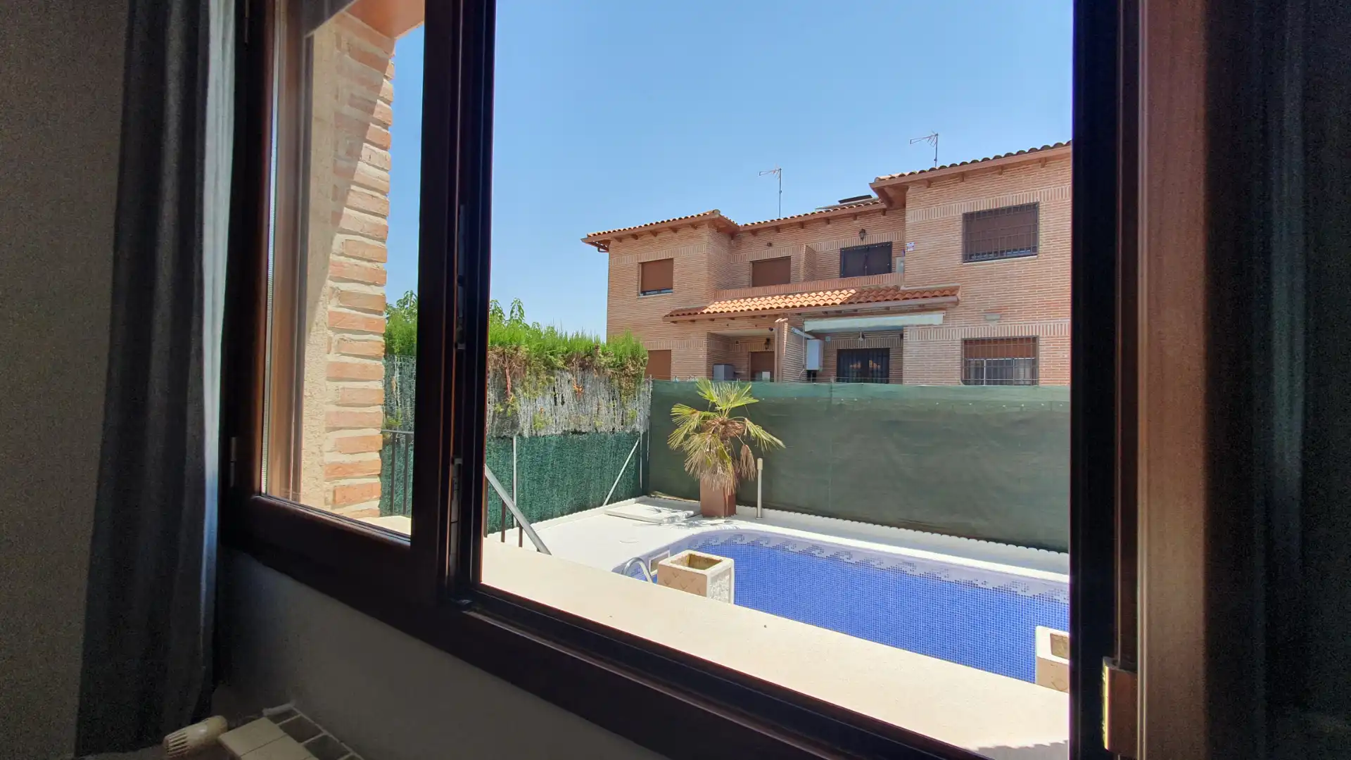 Piscina de Casa adosada en venda en Olías del Rey amb Aire condicionat, Calefacció i Jardí privat