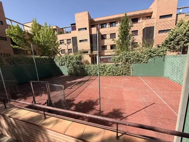 Jardín de Ático de alquiler en Yebes con Aire acondicionado, Calefacción y Amueblado