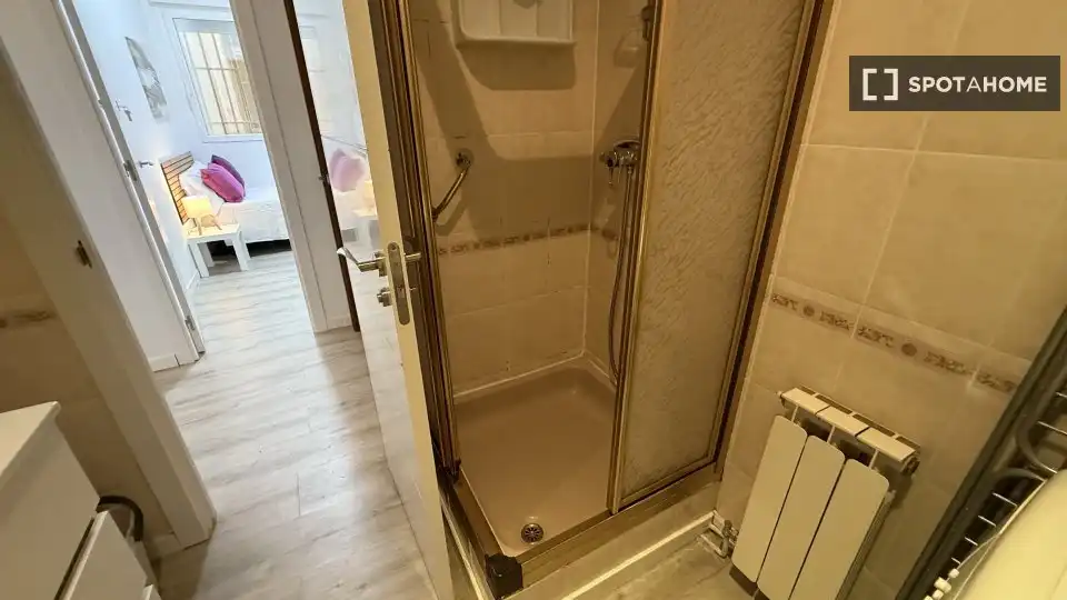 Baño de Piso de alquiler en Madrid con Aire acondicionado, Calefacción y Amueblado
