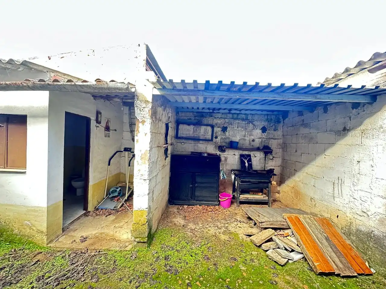 Außenansicht von Fabrikhallen zum Verkauf in Almendralejo