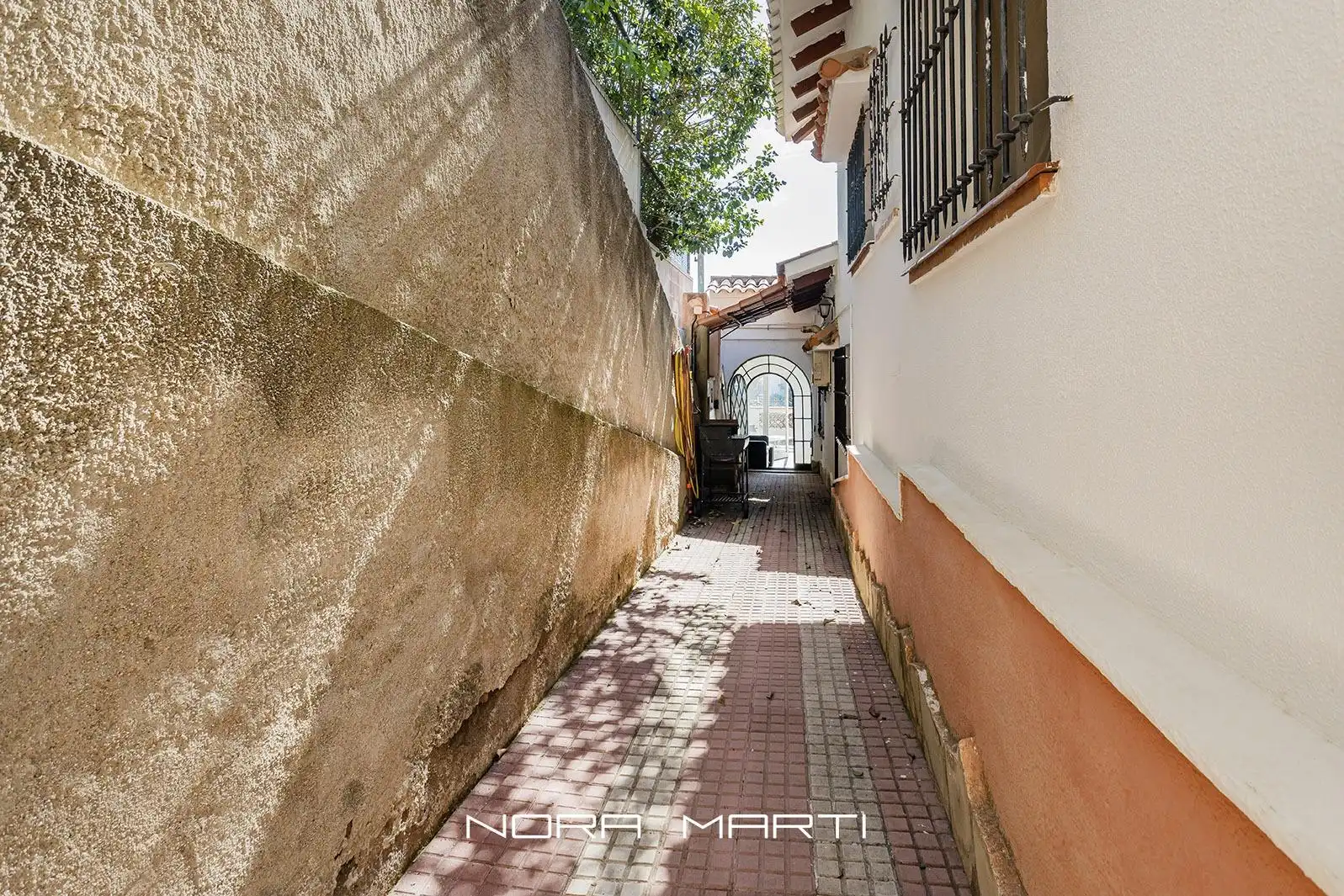 Vista exterior de Casa o chalet en venta en Esplugues de Llobregat con Jardín privado, Piscina y Alarma
