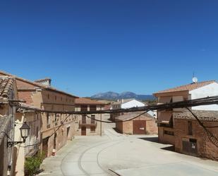 Vista exterior de Pis en venda en El Busto amb Calefacció i Terrassa