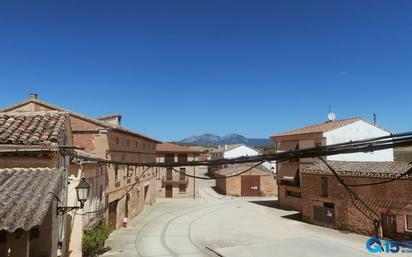 Vista exterior de Pis en venda en El Busto amb Calefacció i Terrassa