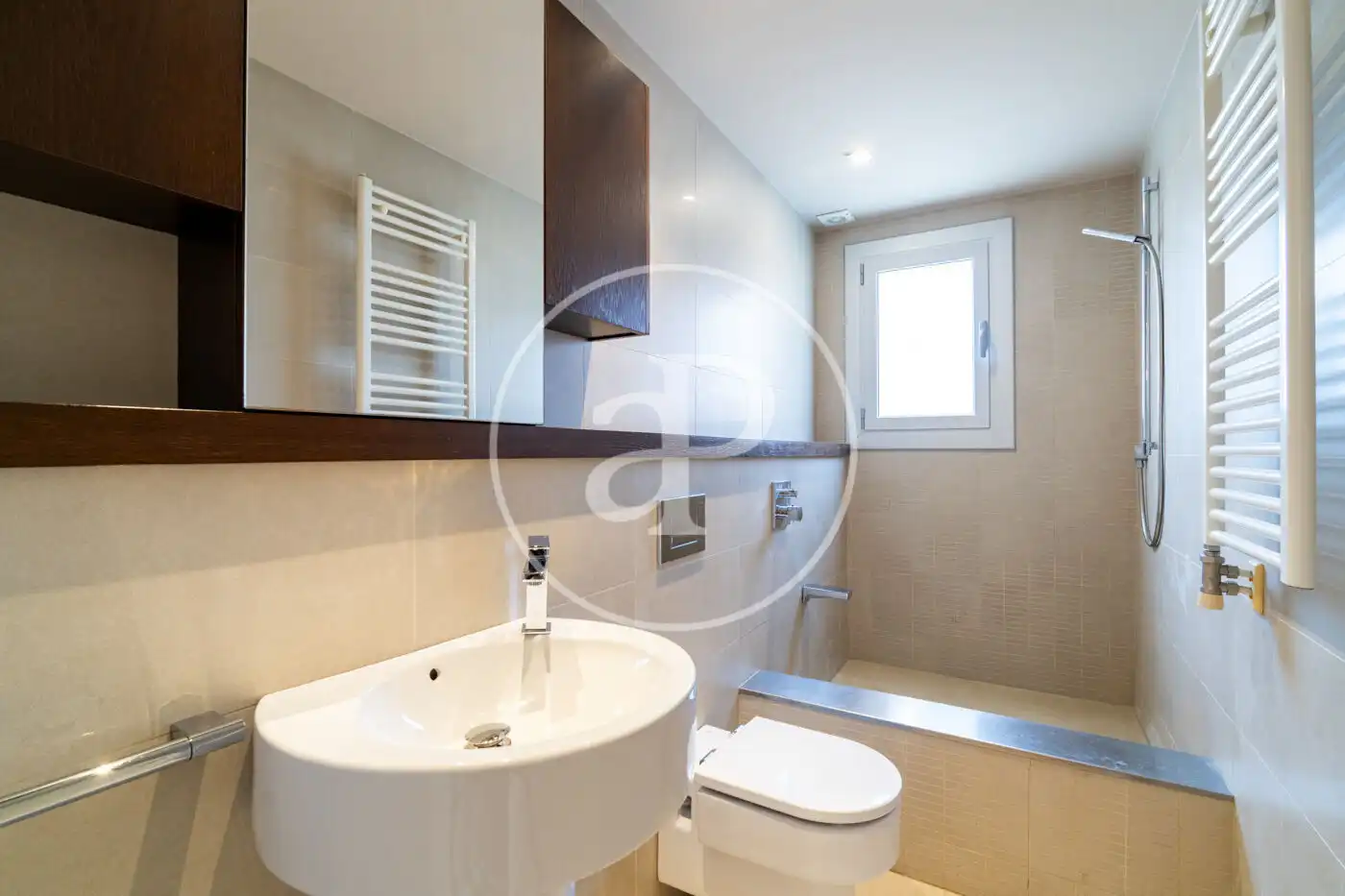 Baño de Piso de alquiler en Barcelona con Aire acondicionado, Calefacción y Terraza