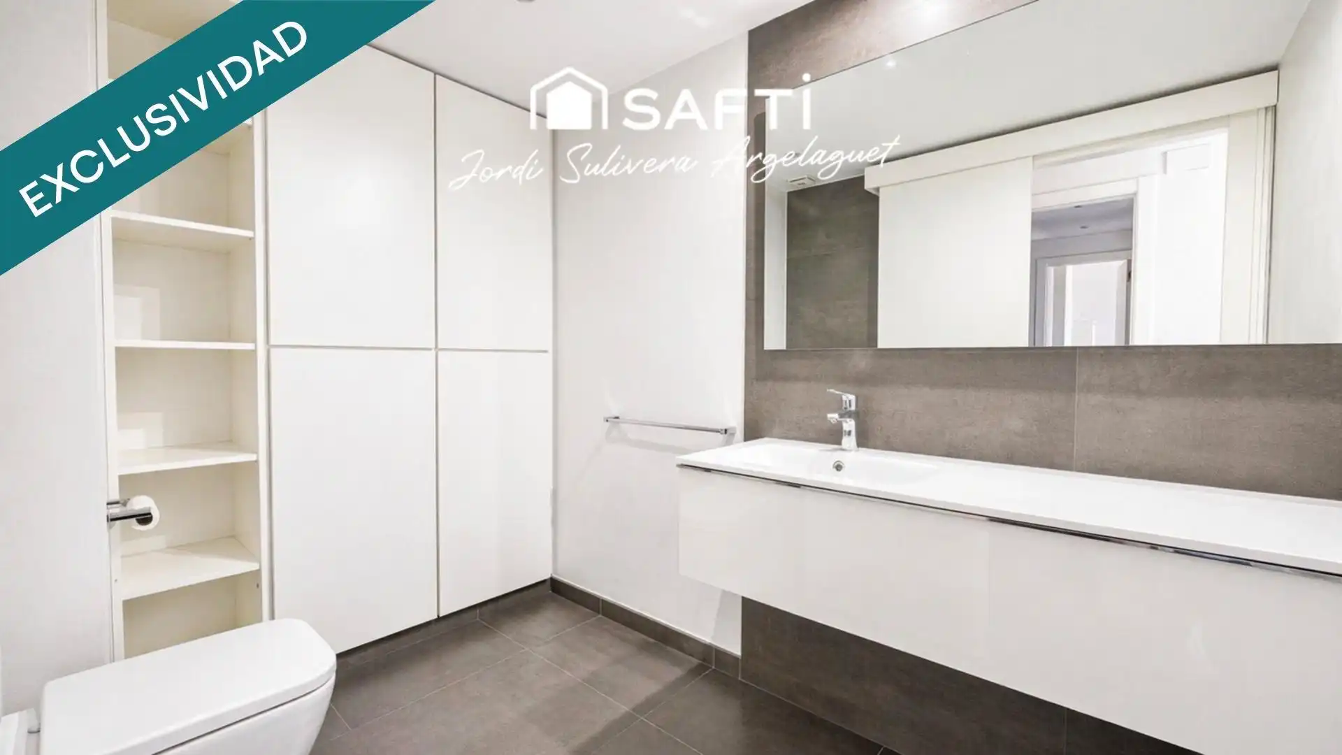Bathroom of Flat for sale in Girona  with Air Conditioner, Heating and Terrace
