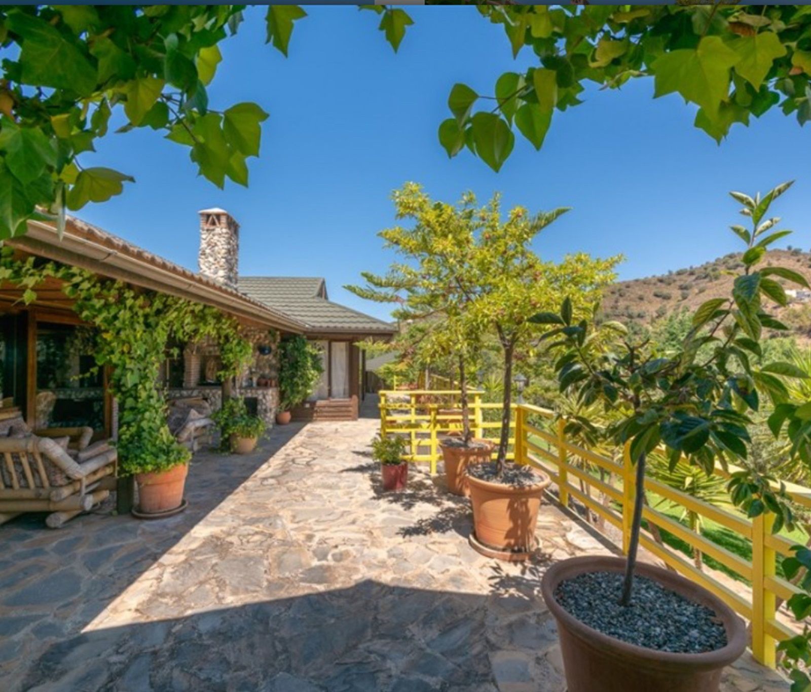 Garden of House or chalet for sale in Monda  with Air Conditioner, Private garden and Terrace