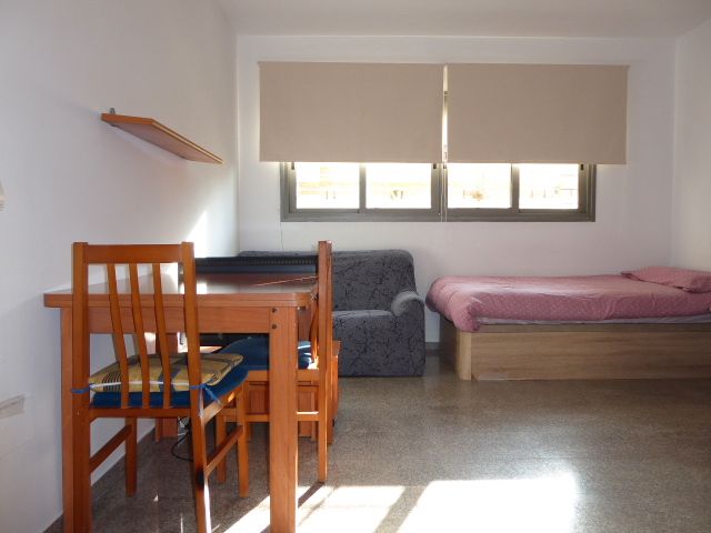 Dormitori de Estudi de lloguer en Málaga Capital amb Moblat, Rentadora i Microones