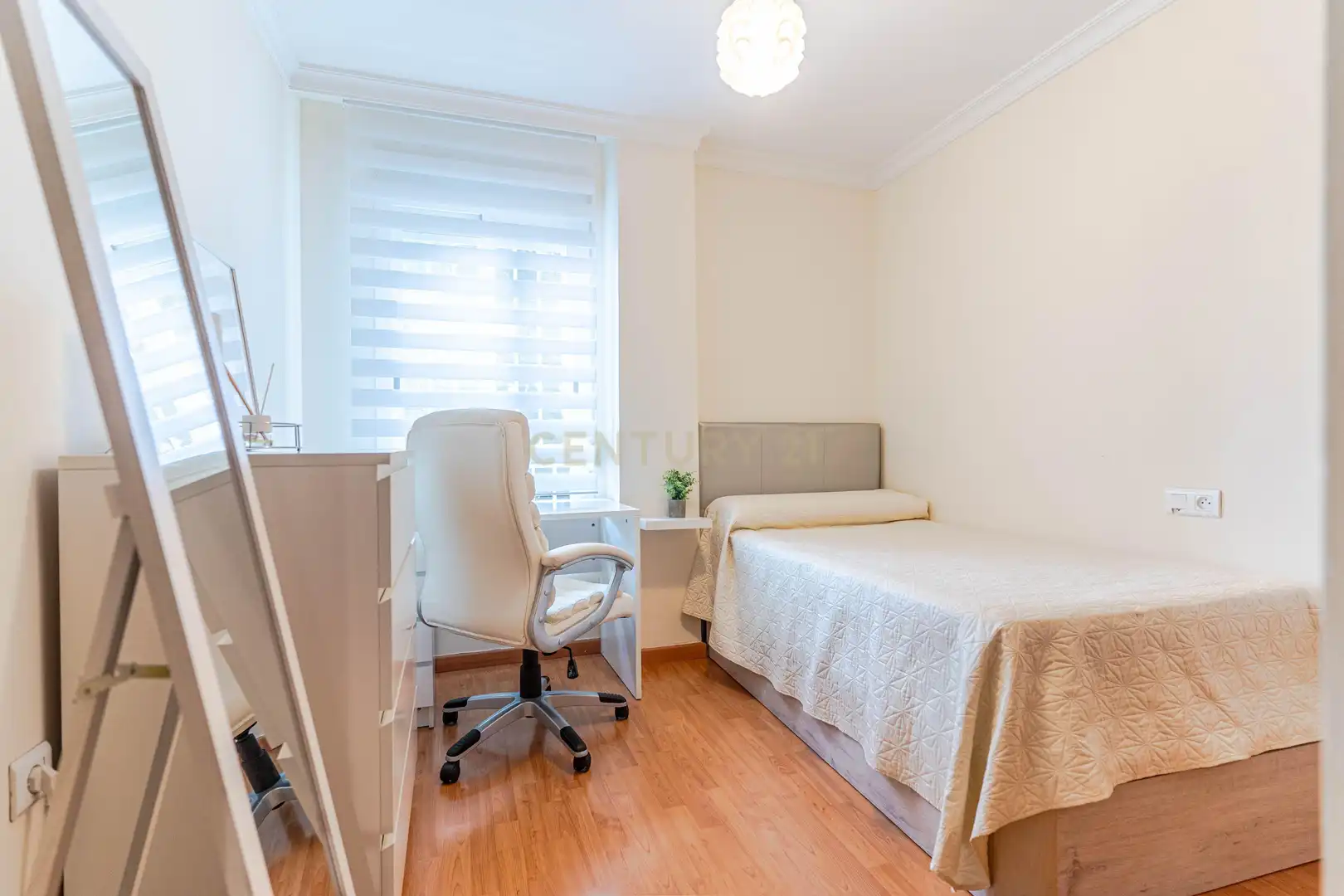 Habitación de Apartamento en venta en Albolote con Aire acondicionado, Lavadora y Microondas