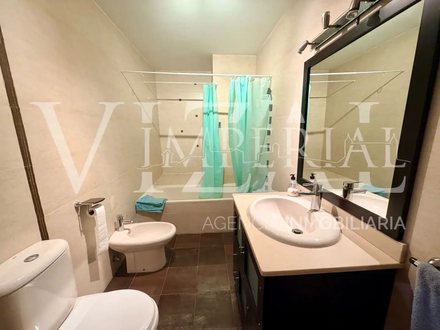 Badezimmer von Wohnung zum Verkauf in Ocaña mit Heizung, Privatgarten und Parkett
