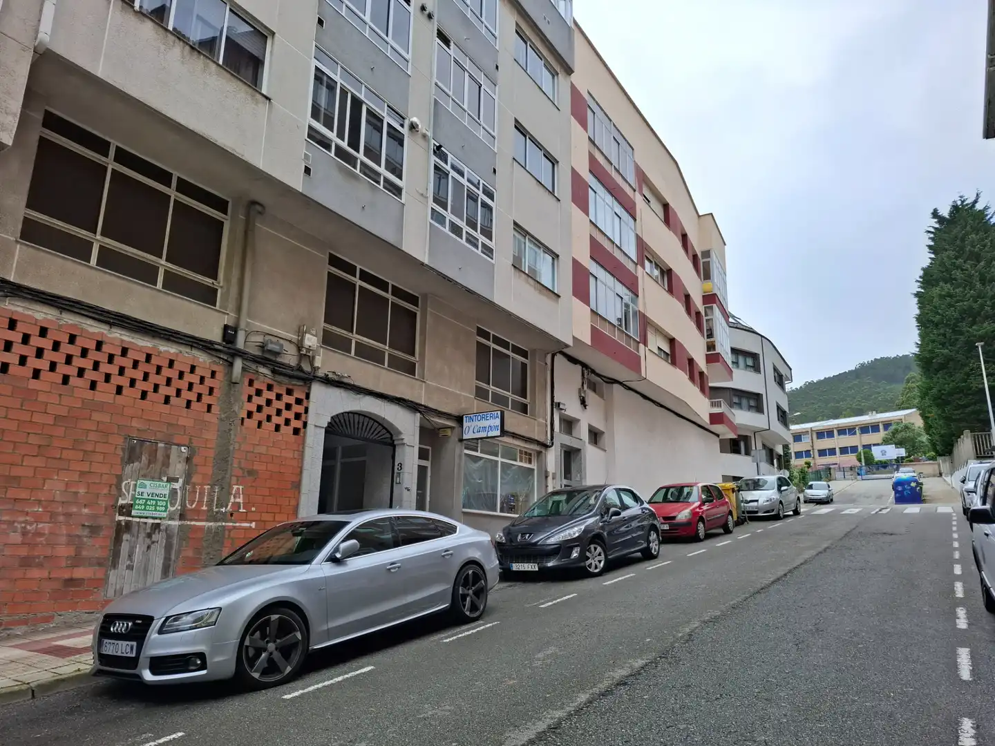 Vista exterior de Local en venda en Burela amb Moblat