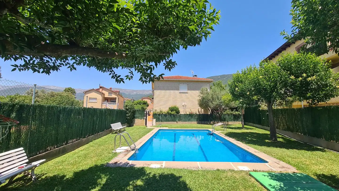 Swimming pool of Houses for sale in La Adrada   with Private garden, Storage room and Balcony