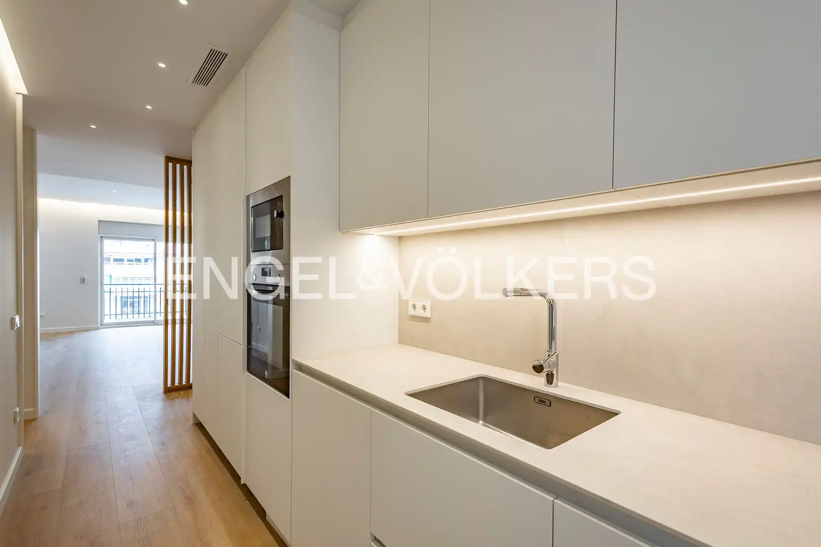 Kitchen of Flat for sale in Barcelona  with Air Conditioner, Heating and Parquet flooring