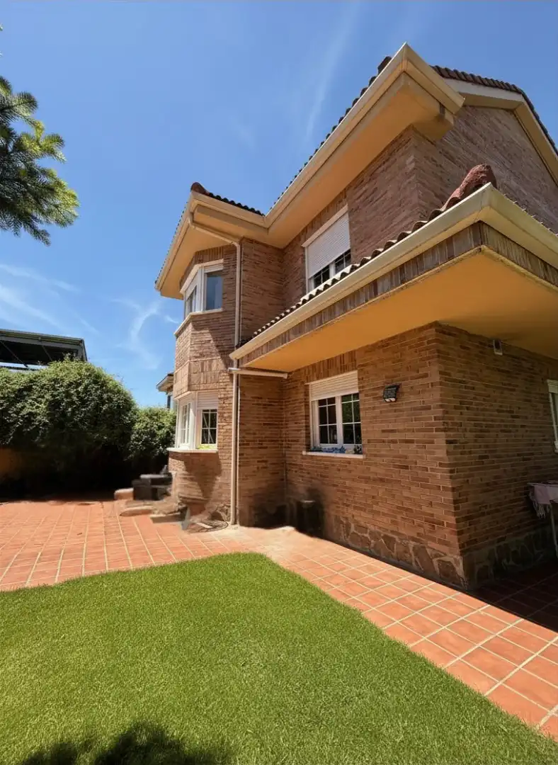 Vista exterior de Casa o chalet en venta en Torrelodones con Aire acondicionado, Calefacción y Jardín privado