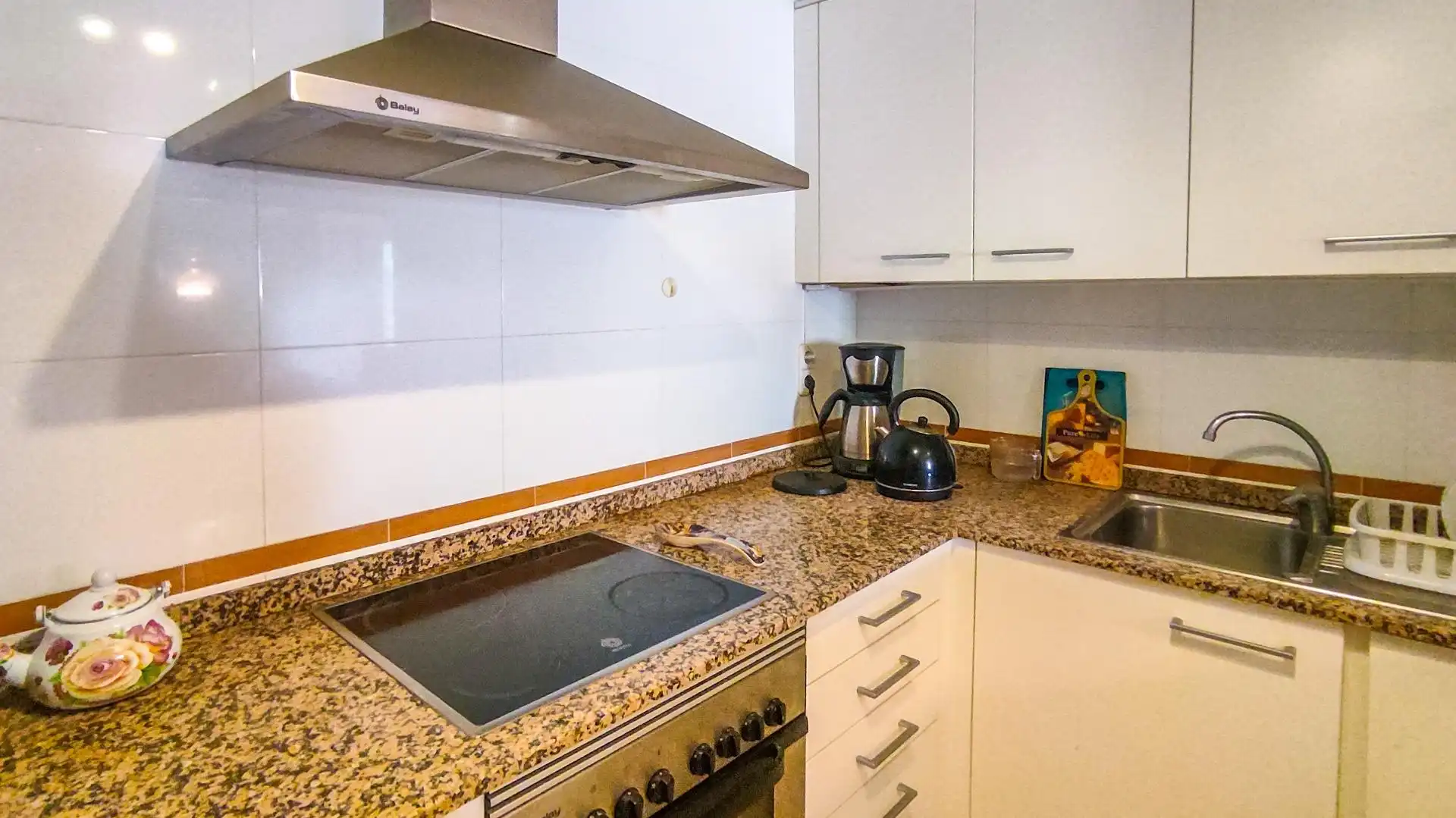 Cuina de Apartament en venda en Villajoyosa / La Vila Joiosa amb Aire condicionat, Moblat i Piscina comunitària