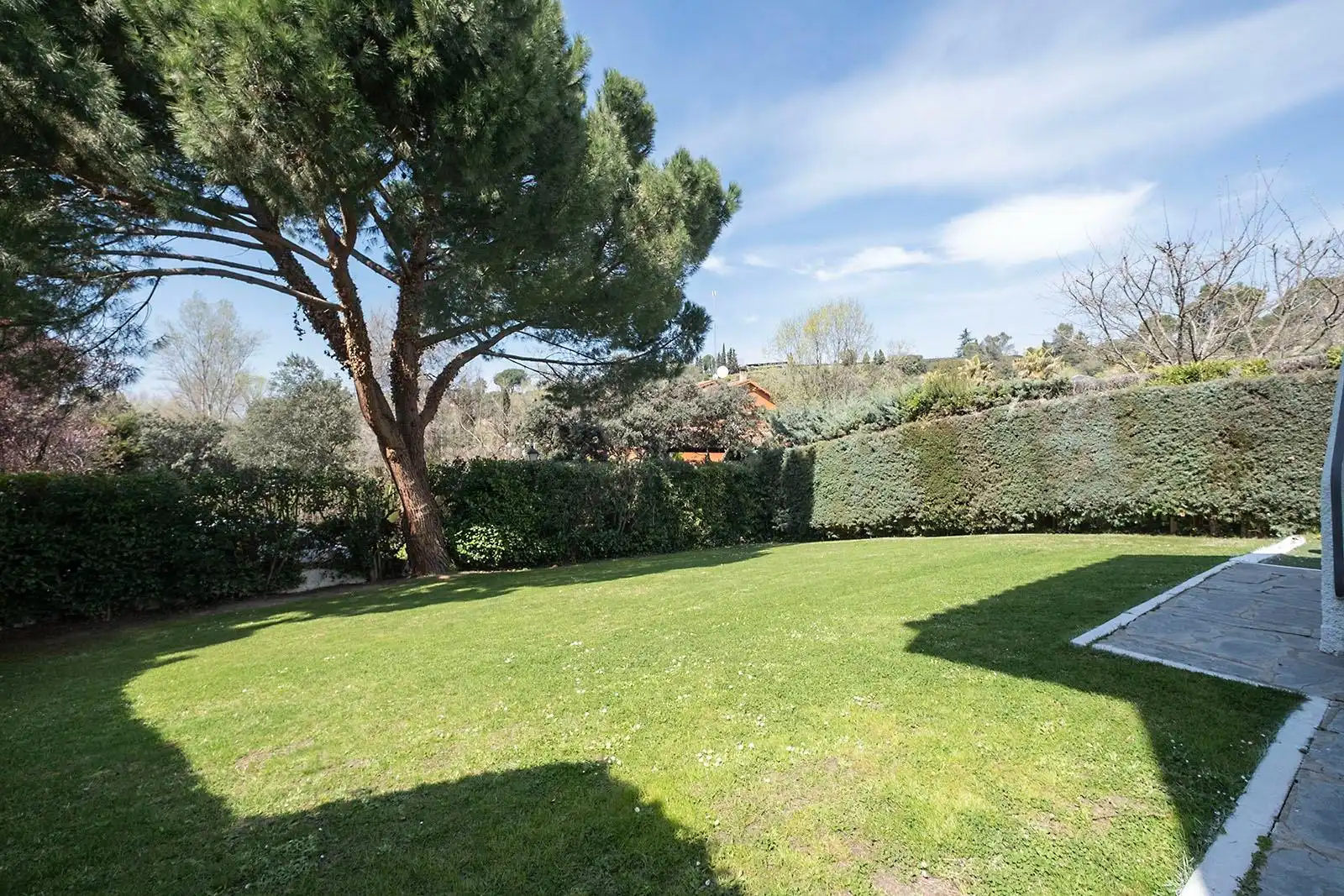 Jardí de Casa adosada en venda en Las Rozas de Madrid amb Aire condicionat, Calefacció i Jardí privat