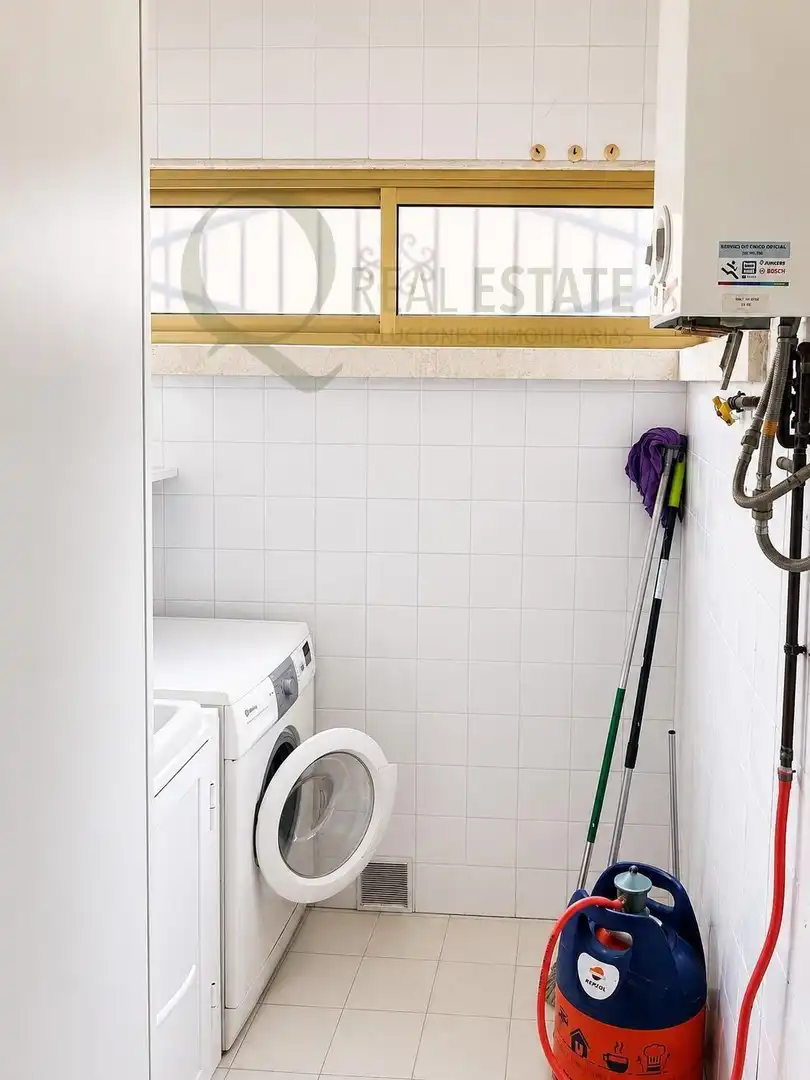Badezimmer von Wohnung zur Miete in El Campello mit Heizung, Privatgarten und Terrasse