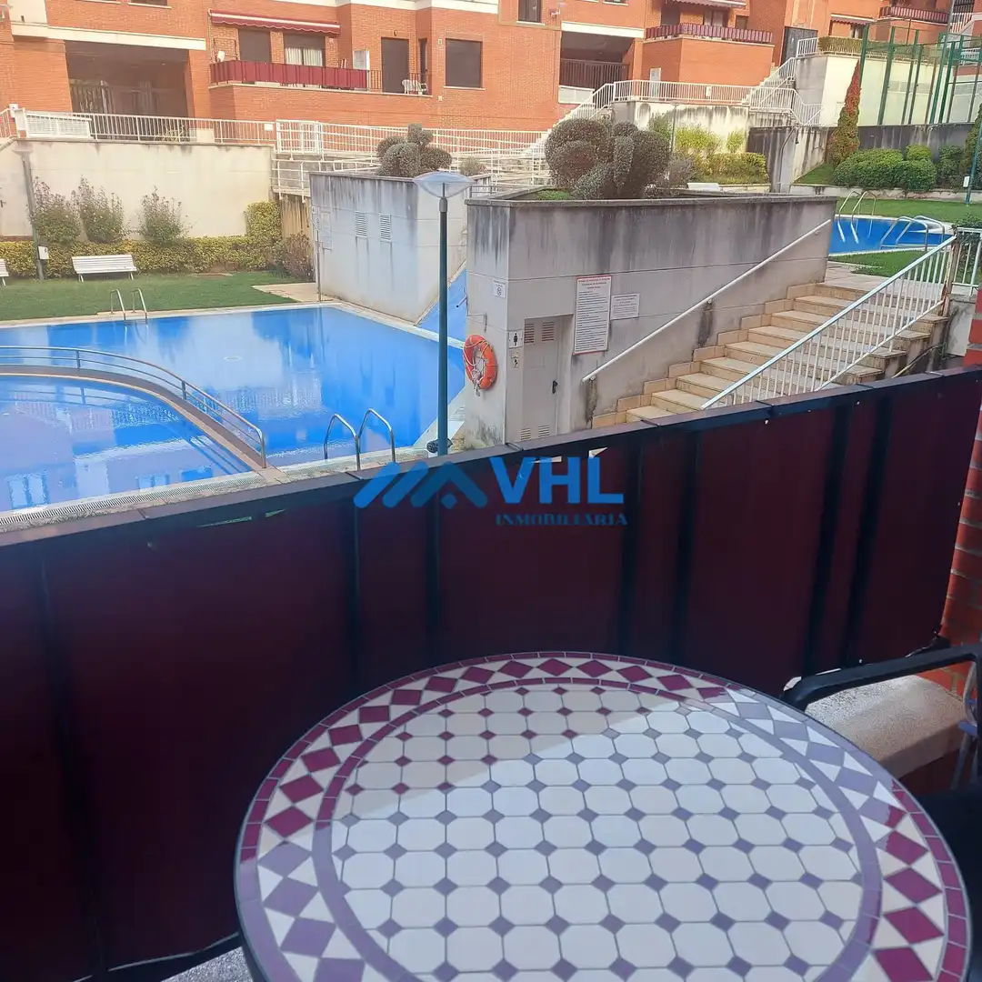 Piscina de Apartamento en venta en Castro-Urdiales con Calefacción, Terraza y Trastero